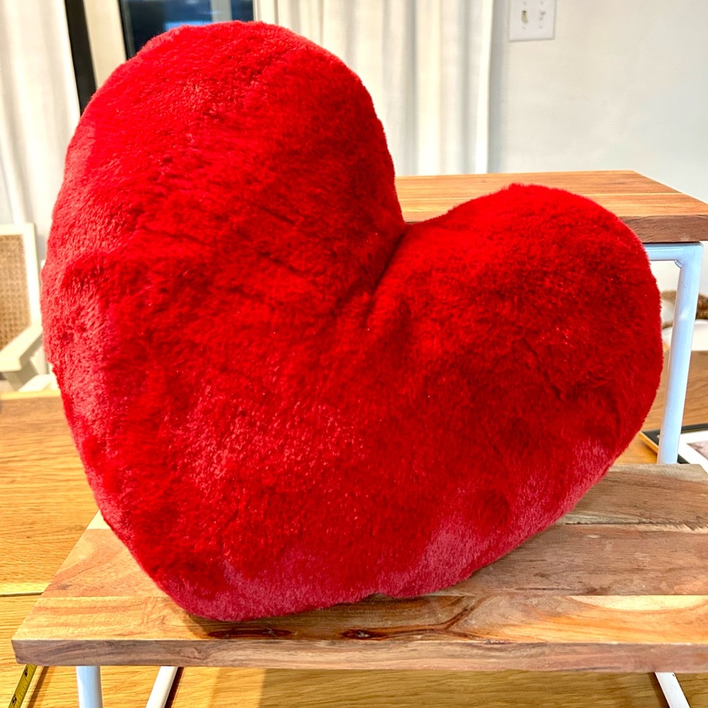 New! Snuggle Buddy Heat N Hug Red Plush Heart SO SOFT